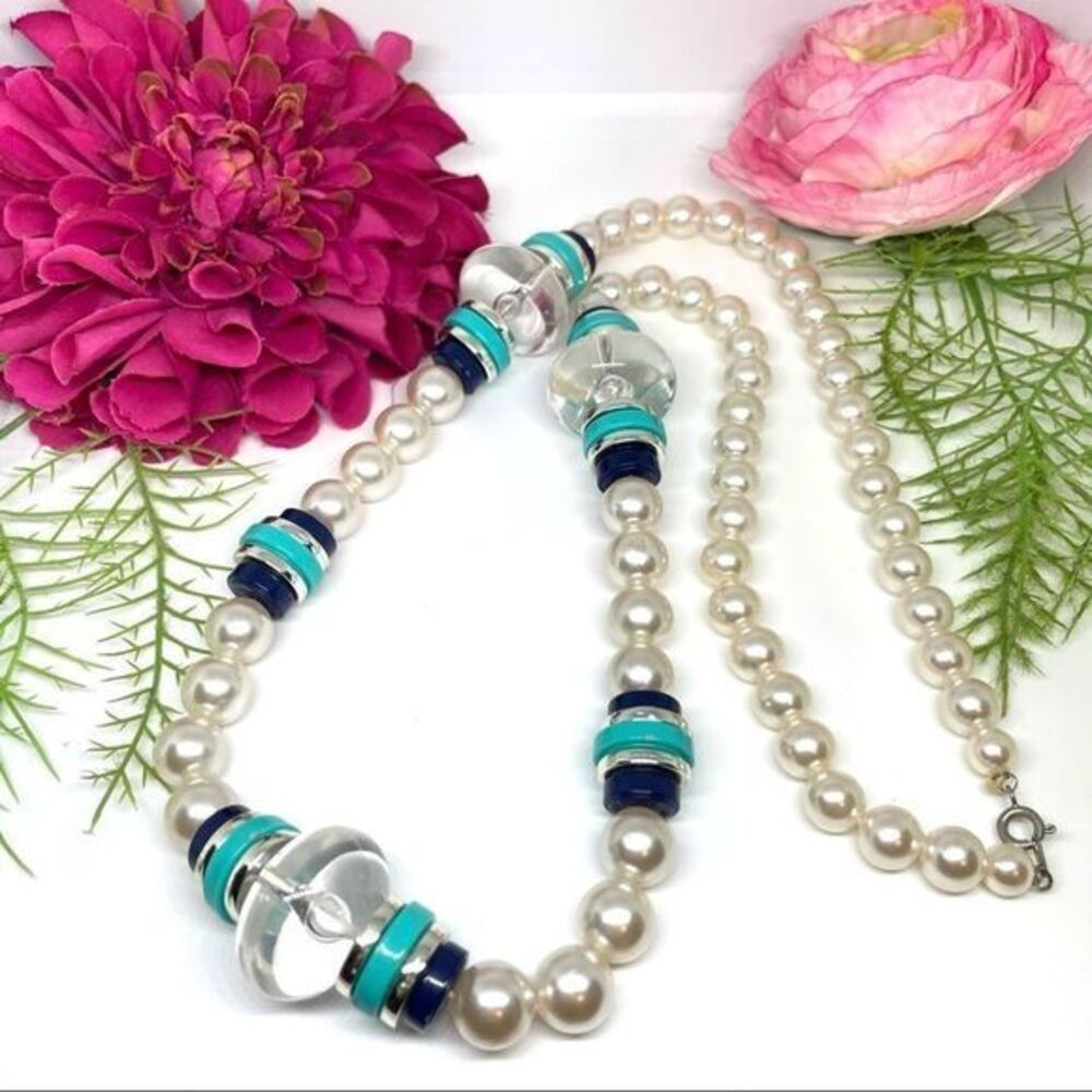 VINTAGE⚜️RETRO Acrylic & Pearl Beaded Necklace